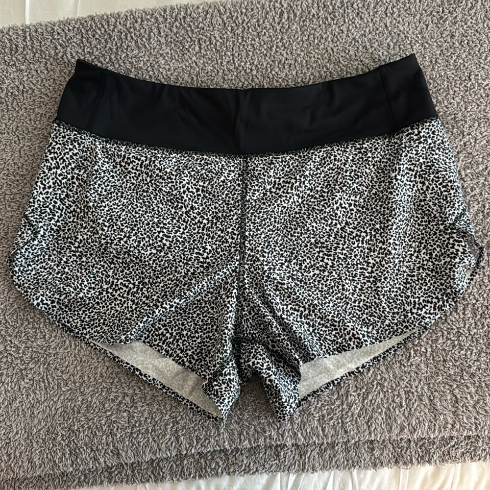 Athleta Run With It 3.5” Inseam Printed Short Size M